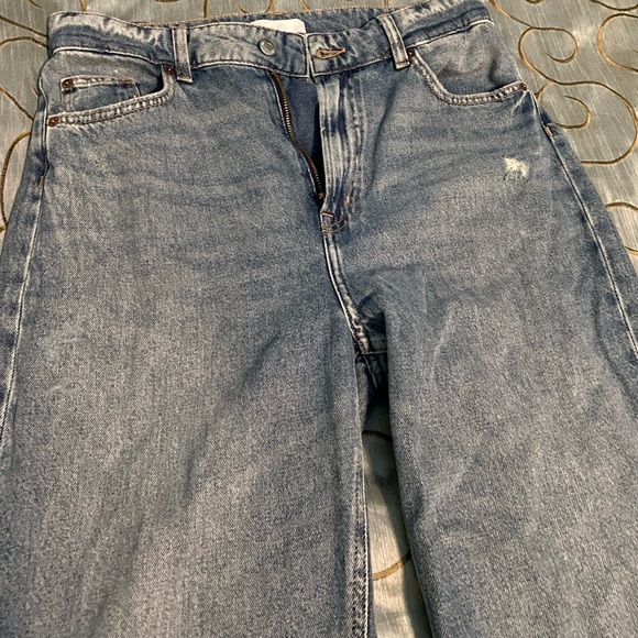 H&M Denim - H&M light wash high waist wide leg jeans in size 10